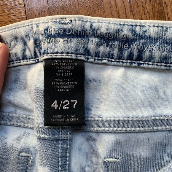 Mid-rise Acid Wash Skinny Jeans - Picture 9 of 9